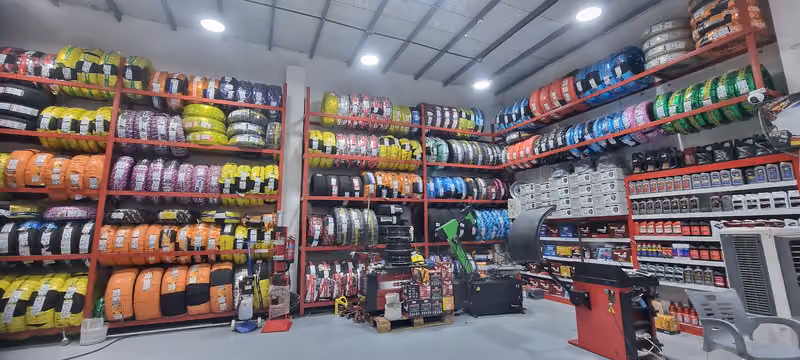 شركه زيت ستار لخدمات السيارات وخدمات البنشر والبطاريات فرع عكاظ