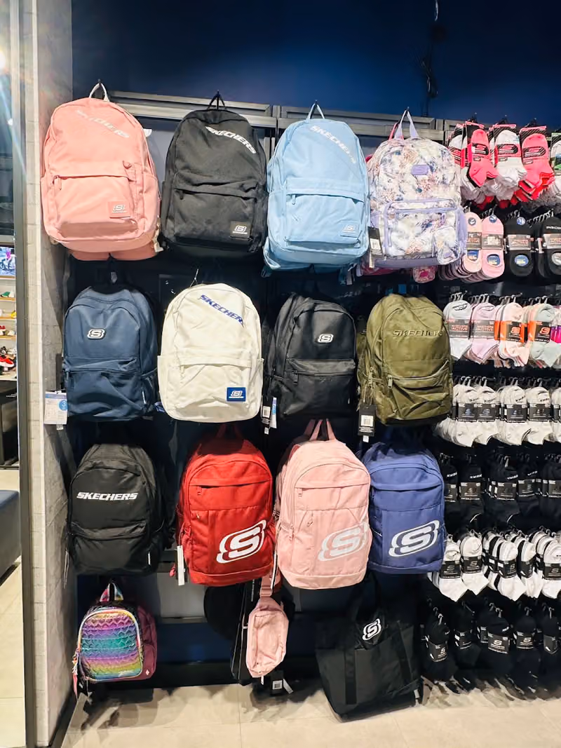 Skechers - Anas Ibn Malik