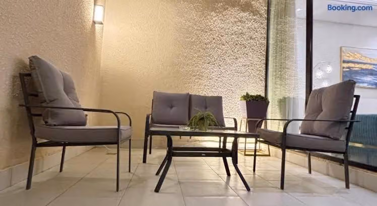 Spacious new 2 bedroom Apt-in amazing location B9