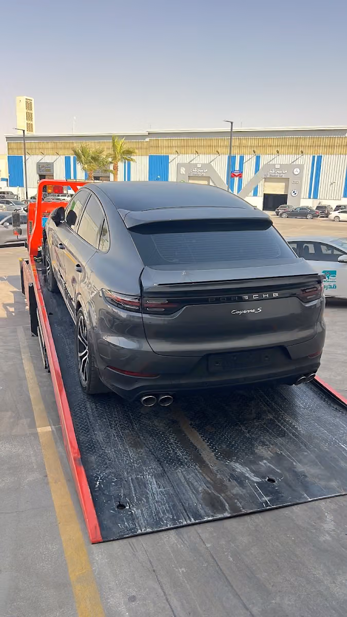سطحه لنقل السيارات