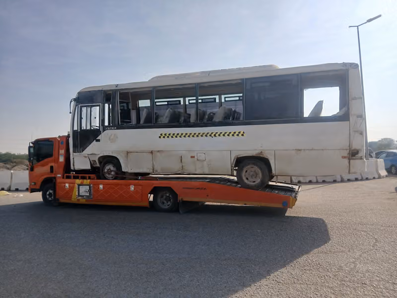سطحة لنقل السيارت