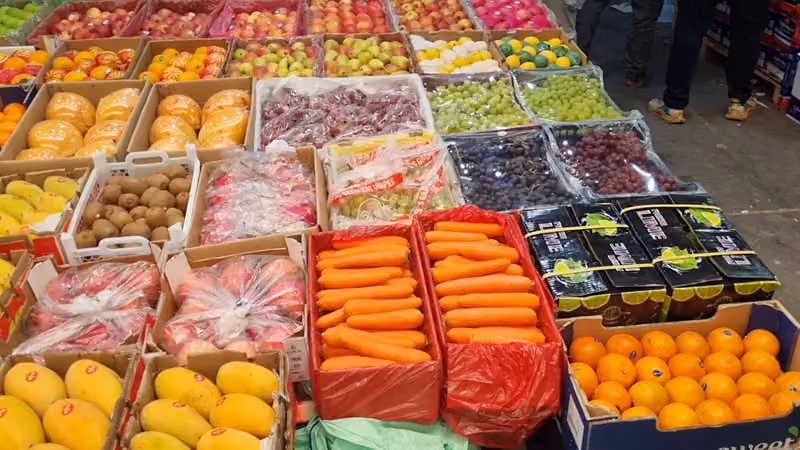 سوق الخضار والفواكه المركزي العزيزية الرياض