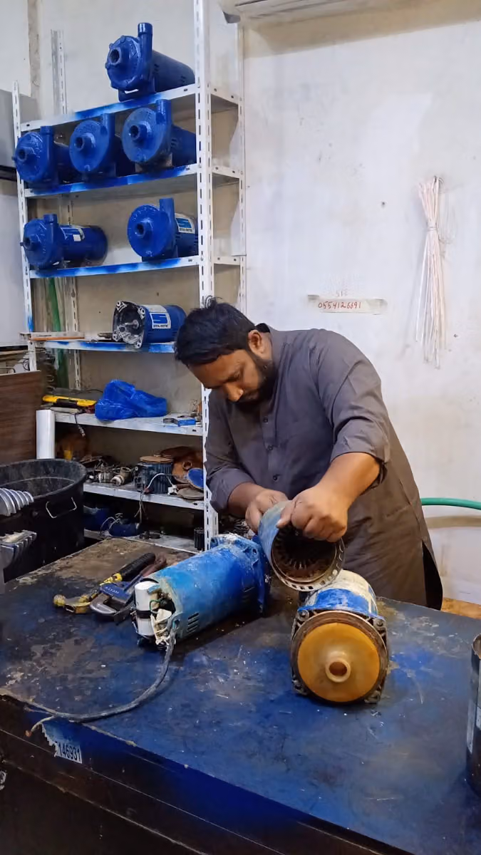 صيانة معدات لف دينموات