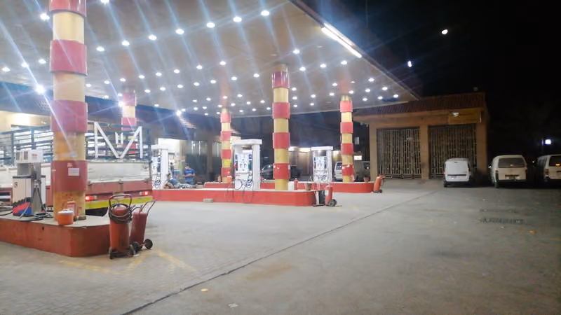 محطة وقود ناس