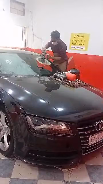 طبيب الزجاج (مؤسسة شيخة الحبيل لزجاج السيارات)