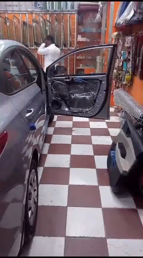 طبيب زجاج السيارات