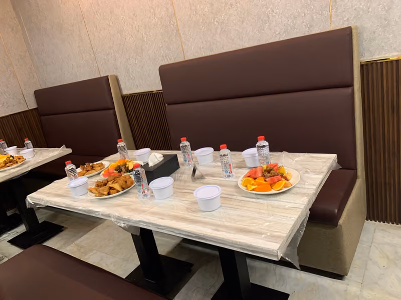 Thambis Restaurant & Cafe