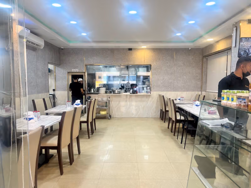 Thambis Restaurant & Cafe