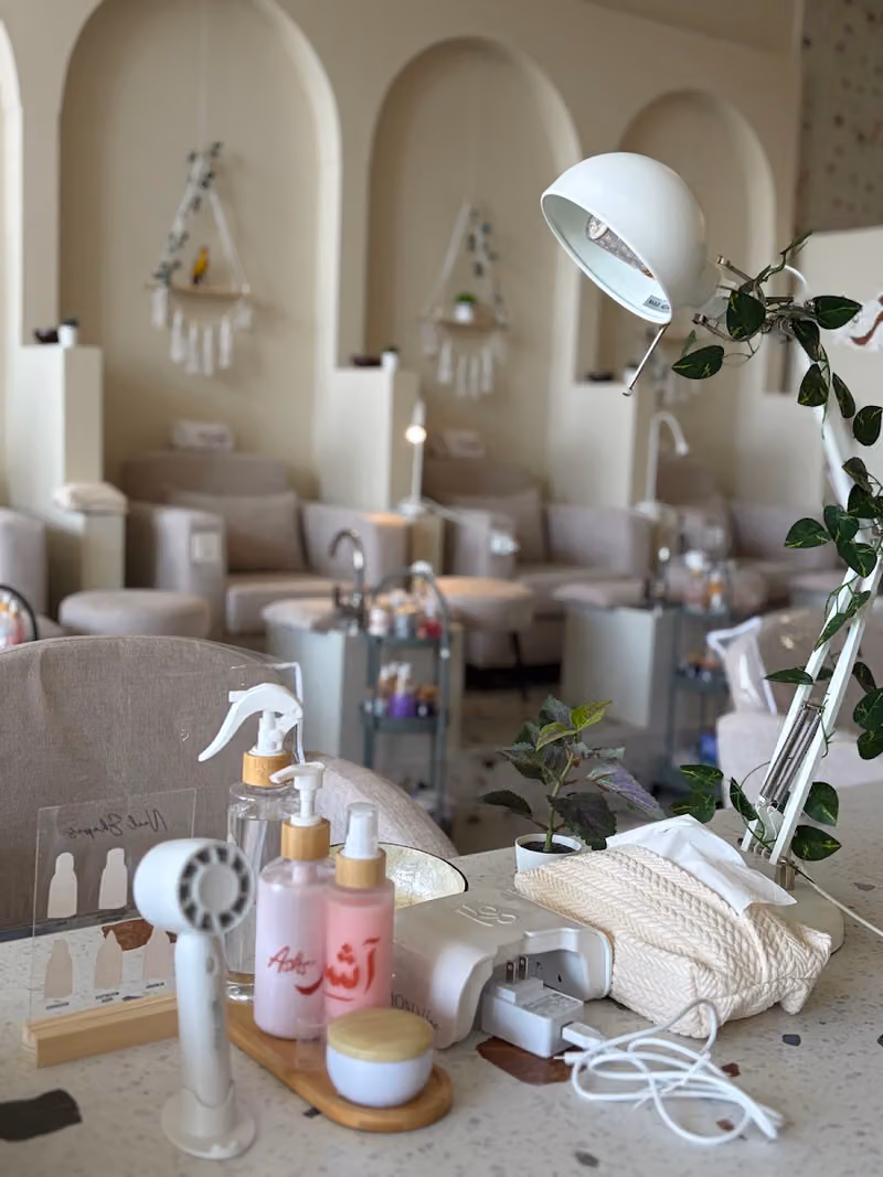 The Ashs Salon صالون ذا آشز