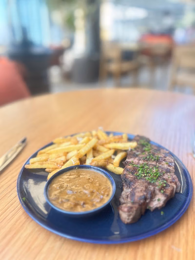 The Lighthouse Restaurant & Lounge, Diplomatic Quarter