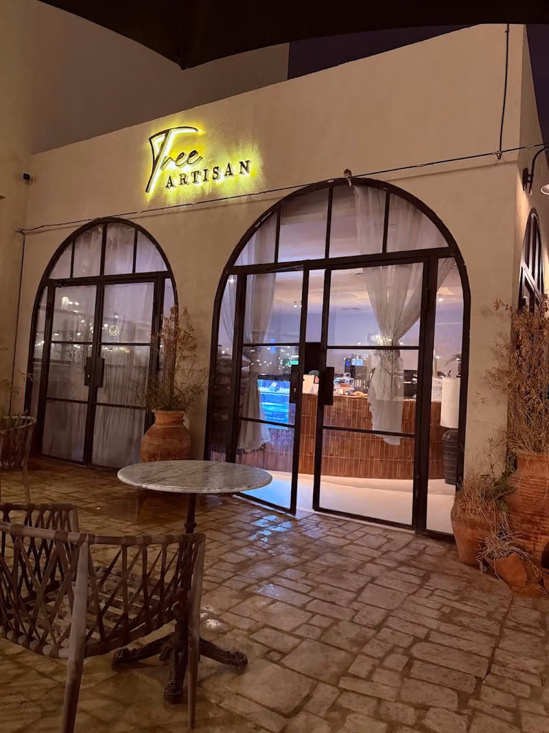 Tree Artisan Cafe