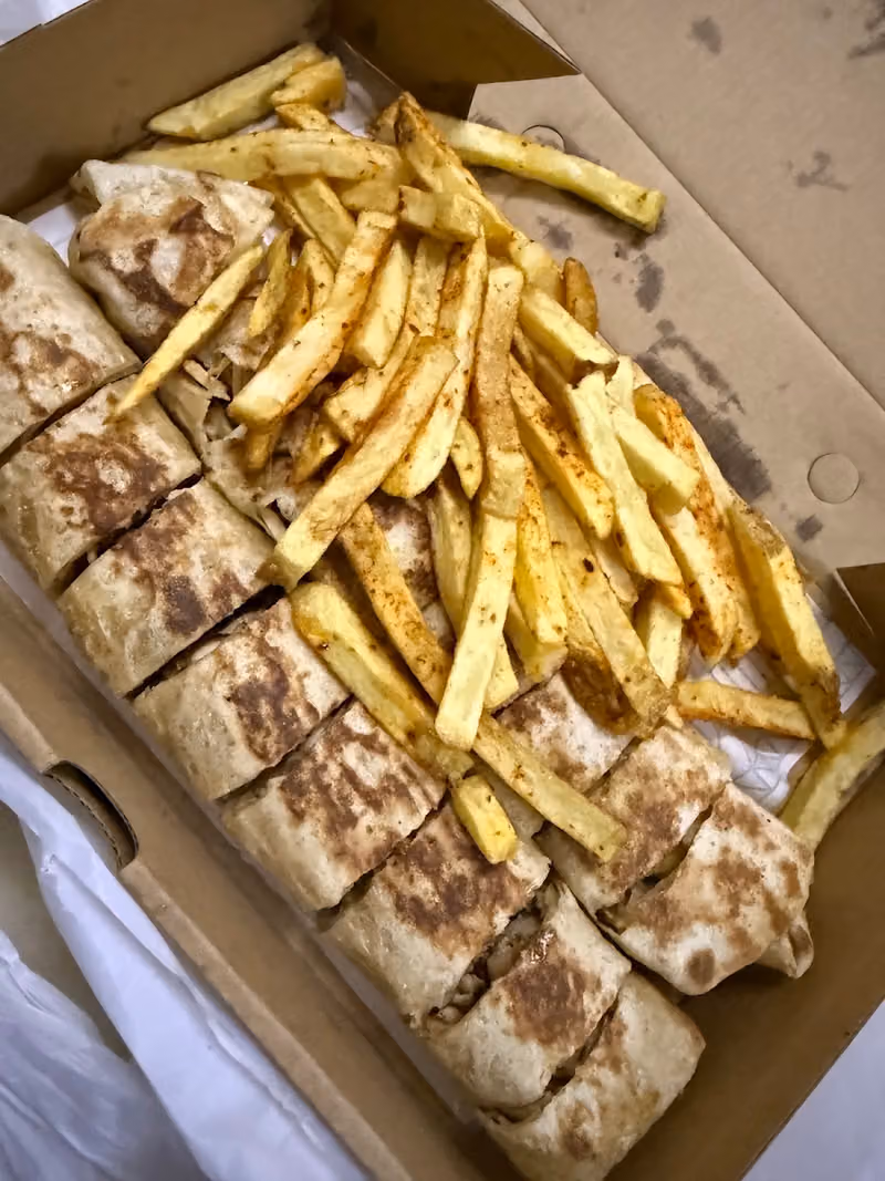 طوبى شاورما