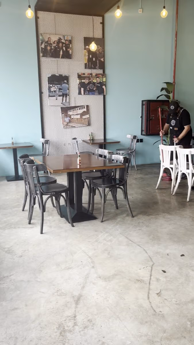 Uncle Khalil’s BBQ مطعم العم خليل