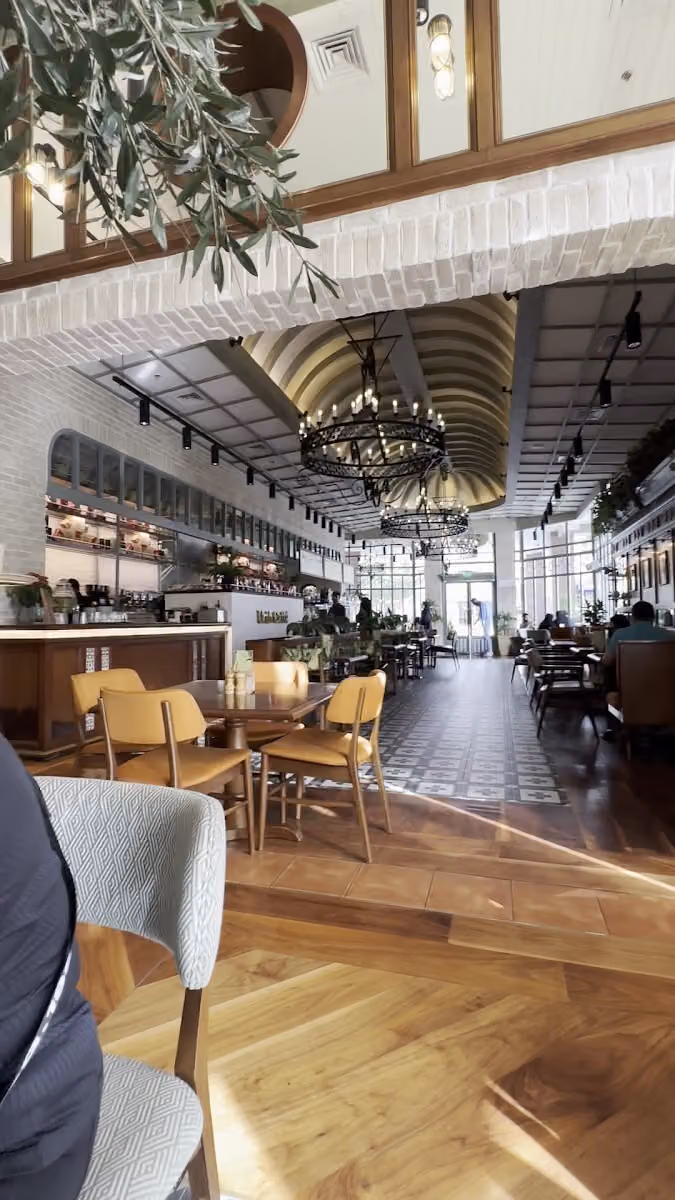 Urth Caffé - Boulevard