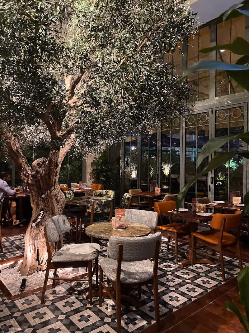 Urth Caffé - Boulevard