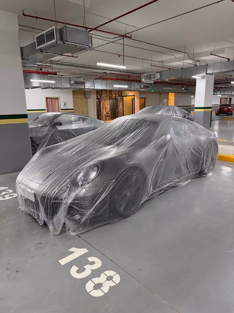 V8 parking مواقف سيارات