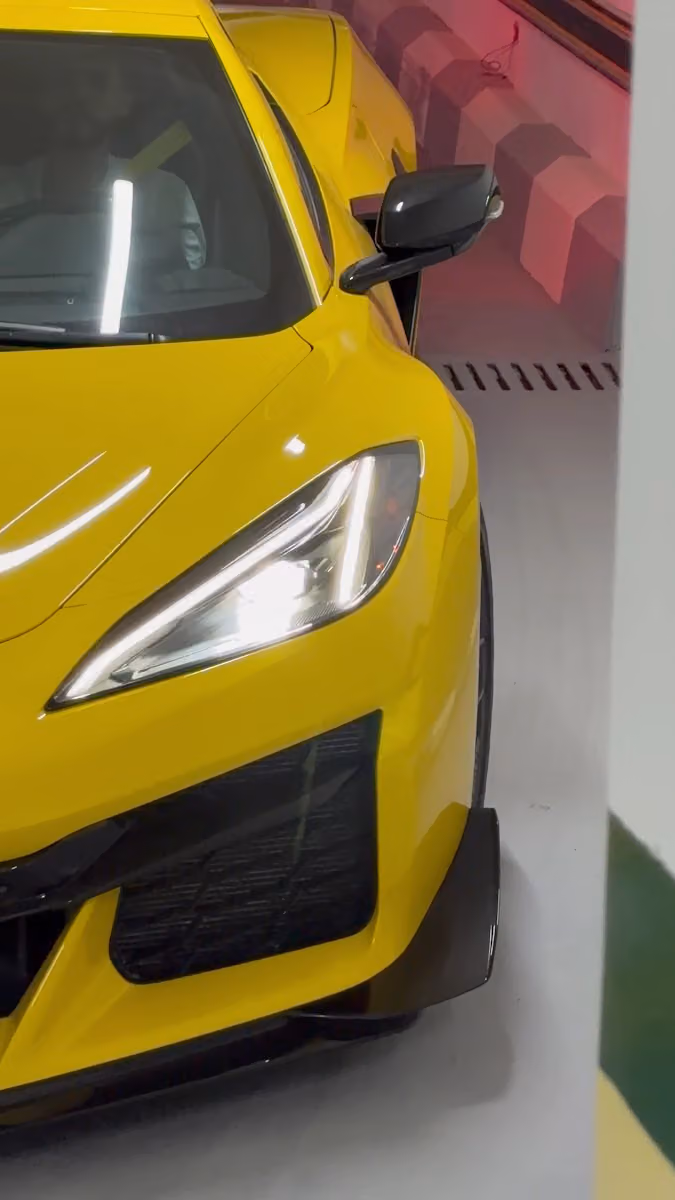 V8 parking مواقف سيارات
