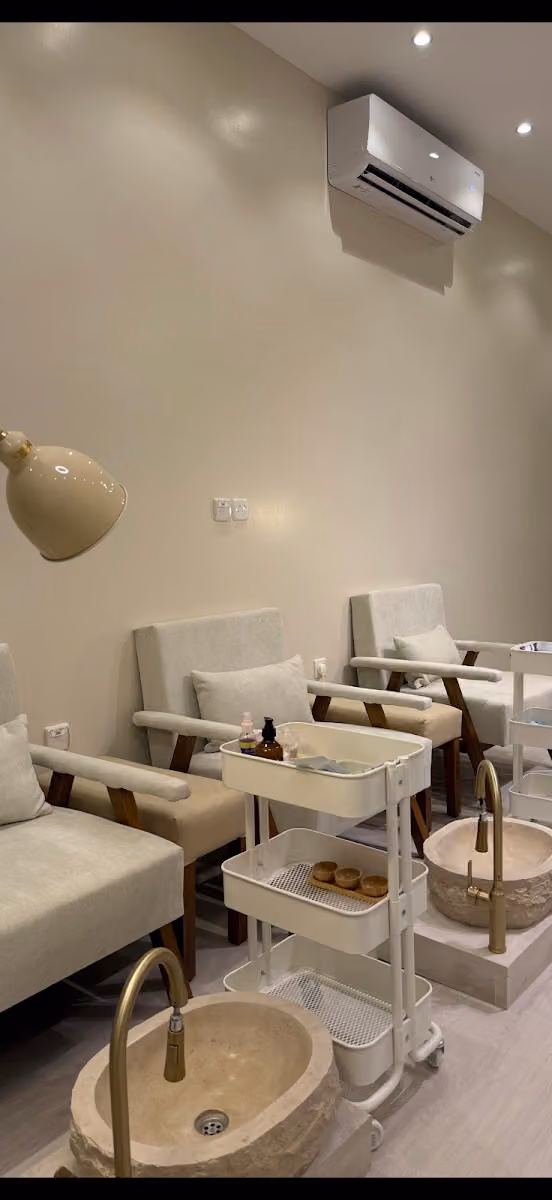 صالون ڤيڤيد بلوم Vivid Bloom Salon