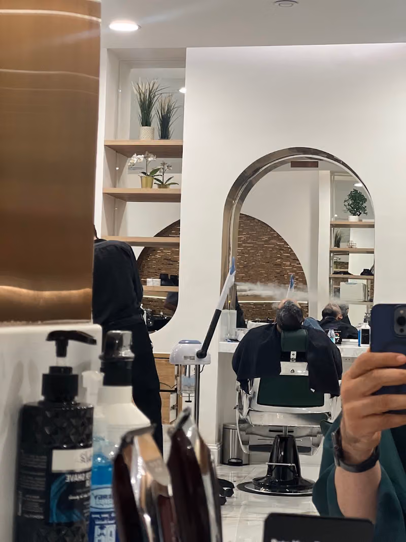 فوغ ايكون - العليا | Vogue Icon - Al Olaya Barber Lounge