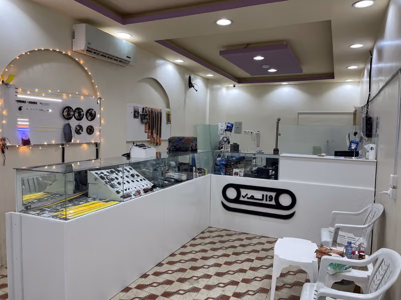 والم لإضاءة وتجهيز السيارات
