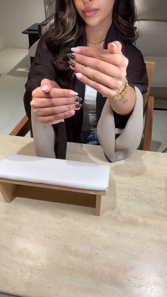 White Salon | صالون أبيض للتزيين النسائي