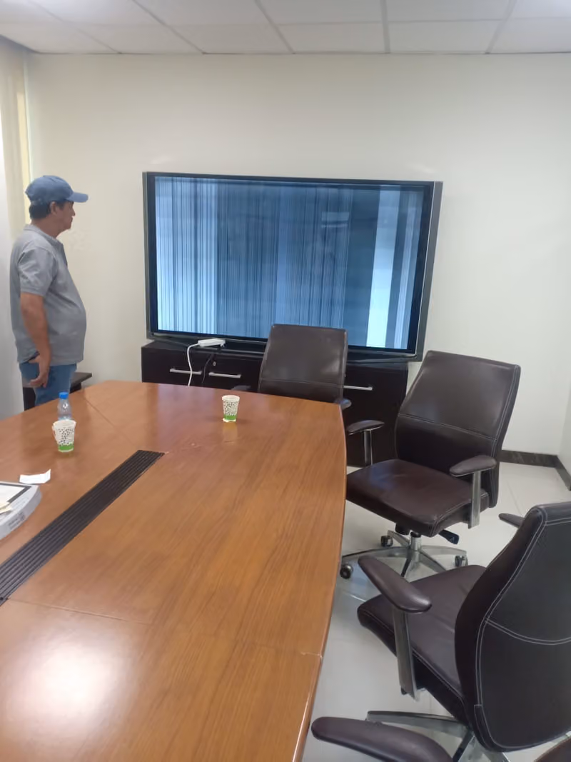 وليد نعيم محمد عمر لصيانة الالكترونيات Electronics Repair Shop