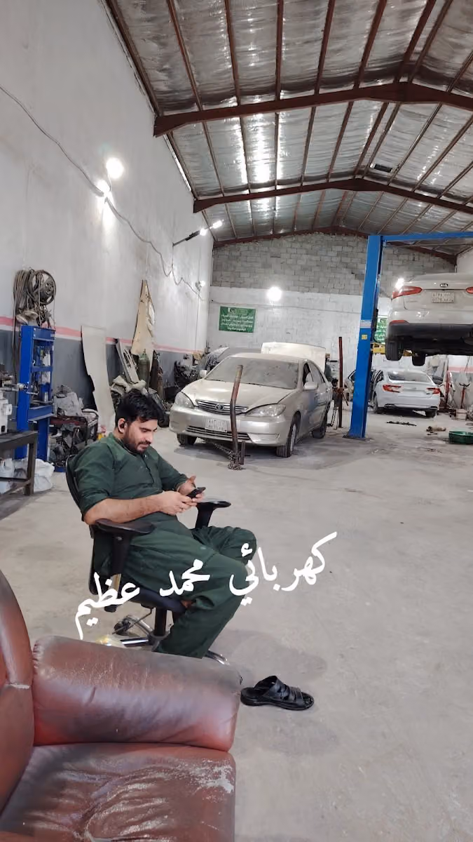 ورشة عالم الرمال لصيانه السيارات 📍سمكره وسحب شاصي