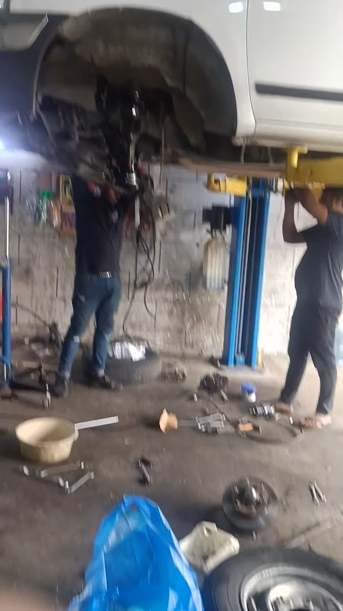 ورشة رائد ميكانيكا وسمكرة