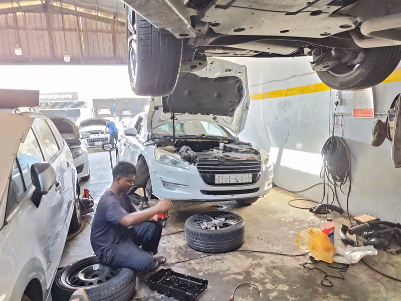 ورشةعبد المعين مقر الاعمار لسيارات بيجو رينو ديزل و بنزينMaqar Al-Emaar workshop for Peugeot Renault diesel and petrol cars