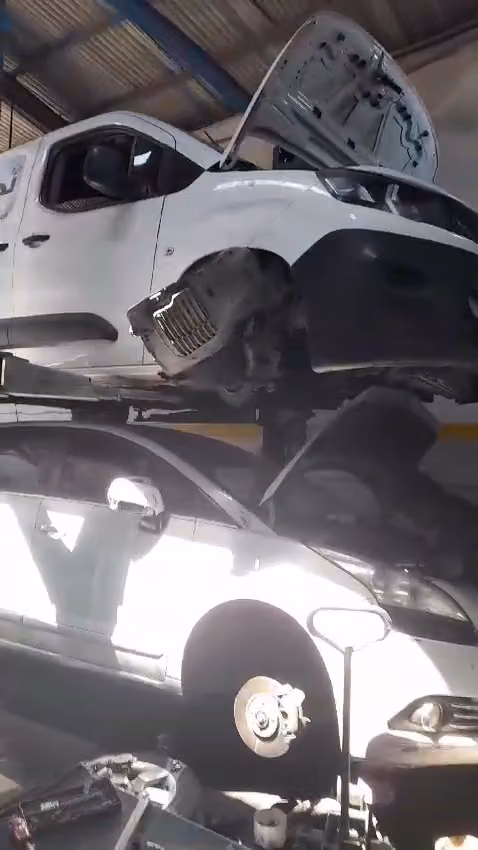 ورشةعبد المعين مقر الاعمار لسيارات بيجو رينو ديزل و بنزينMaqar Al-Emaar workshop for Peugeot Renault diesel and petrol cars