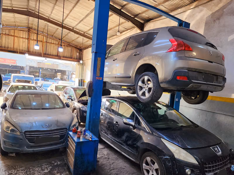 ورشةعبد المعين مقر الاعمار لسيارات بيجو رينو ديزل و بنزينMaqar Al-Emaar workshop for Peugeot Renault diesel and petrol cars