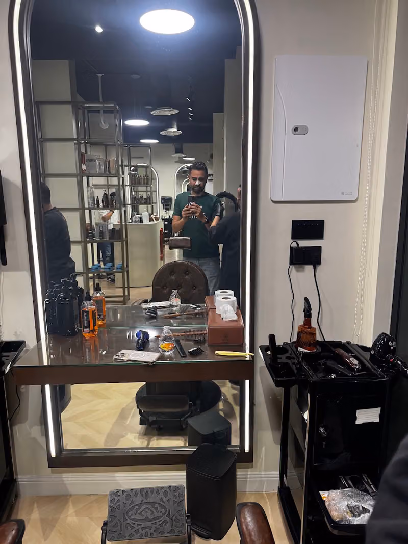وثار صالون حلاقة Withar Barbershop