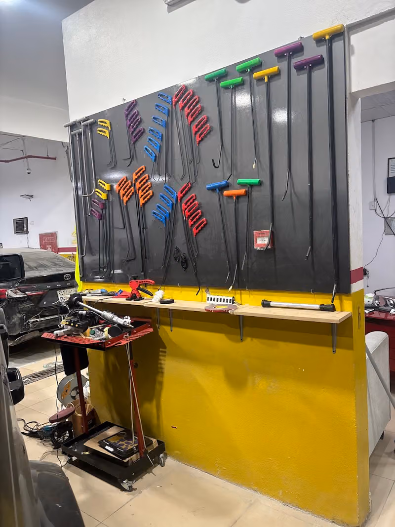 زد كار Z car مركز شفط الصدمات و الطعجات و ضربات البرد بي دي ار سمكره pdr Z car work shop Paintless dent repair