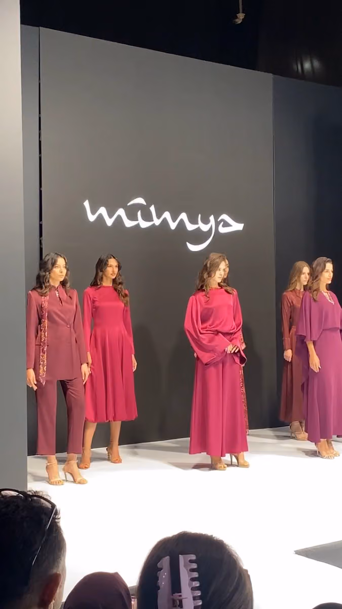 زهرة الحرير للازياء الراقية (ALBIZIA Couture ) المصممه لينا عبدالله