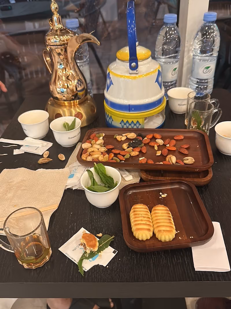 زمزمية قهوة سعودية وشاهي وكافية (فرع العليا )