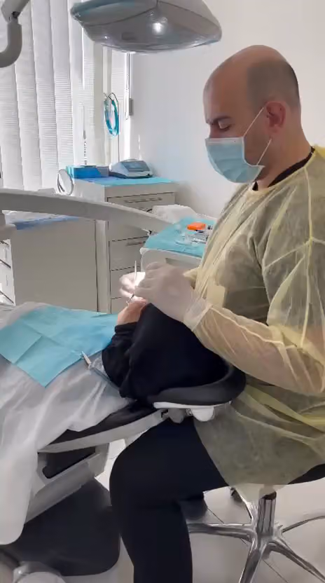 زراعة الاسنان ابتسامة تجميل فينير تبييض الاسنان دكتور محمد الاحمد Dental implants | Veneer | Hollywood smile | Cosmetic