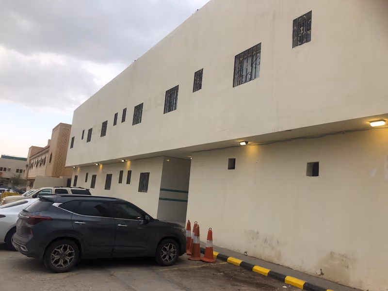 زوار لخدمات الضيافة