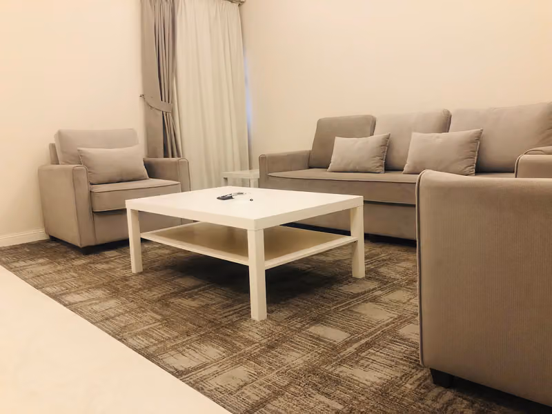 زوار لخدمات الضيافة